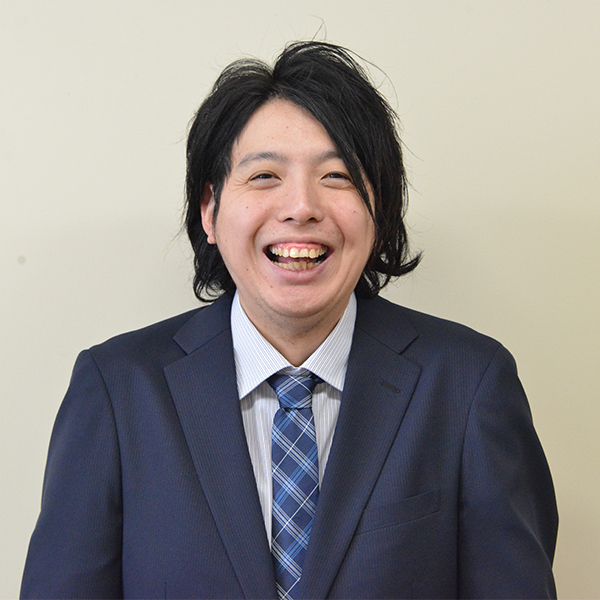山下隊員